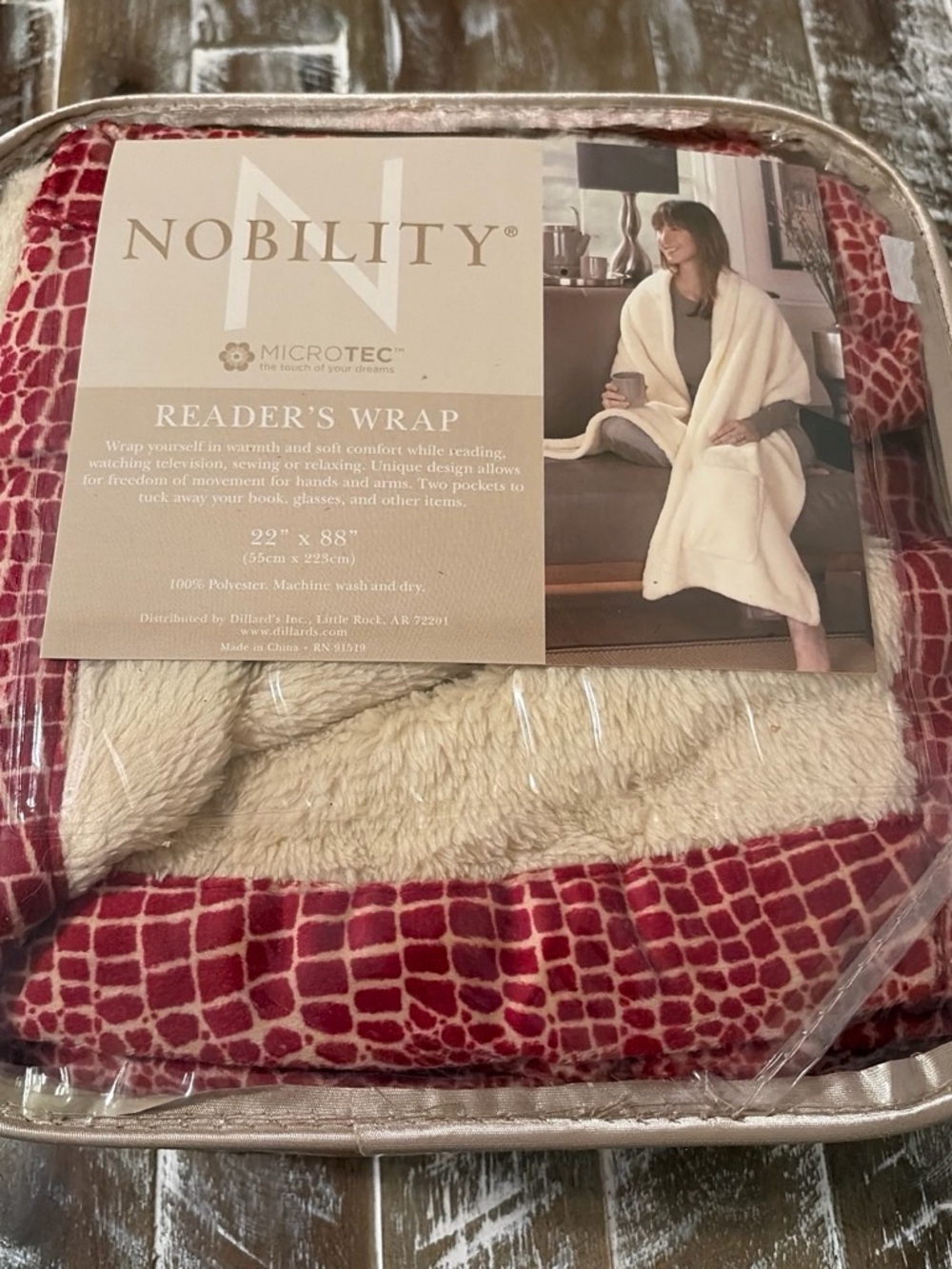 SHERPA NOBILITY READERS WRAP - Red Croc Print along edges